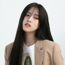 an image of ive's ahn yujin